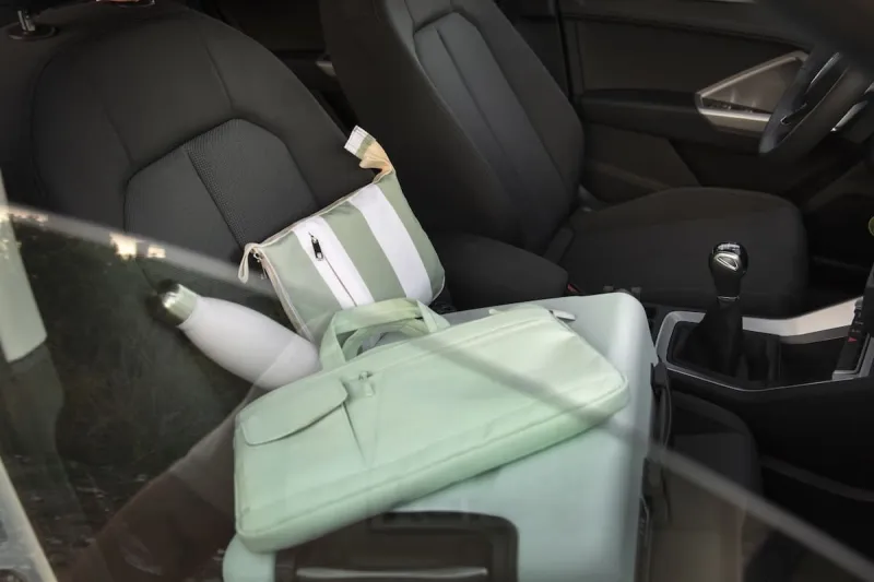 Mengapa Bau Tidak Sedap di Kabin Mobil Sering Muncul dan Cara Mencegahnya